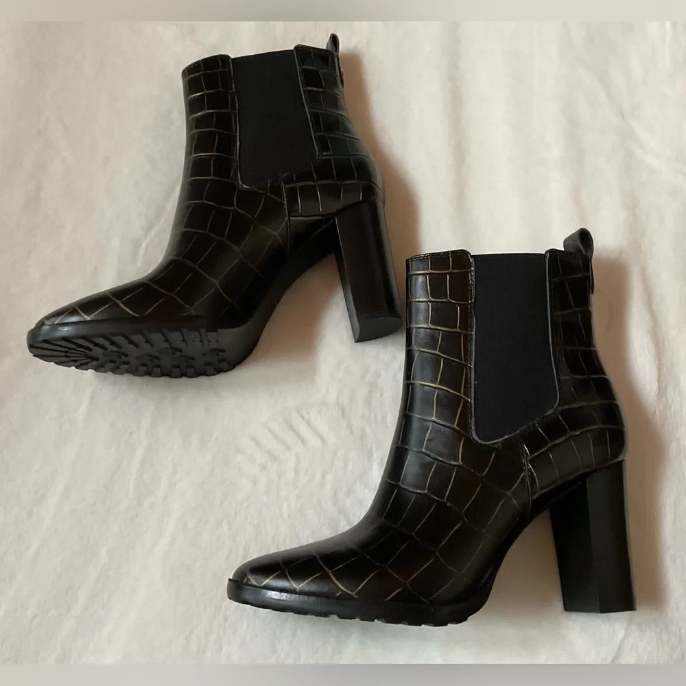 LAUREN Ralph Lauren Women Mylah Bootie Black/Modern Gold Size 8 - Picture 4 of 9